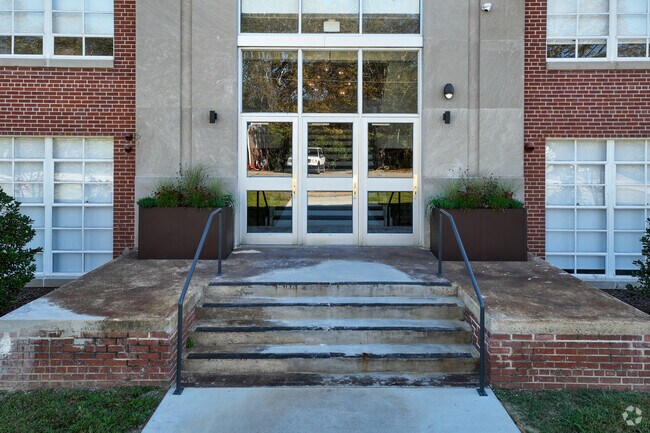 Entrada - Dillard School