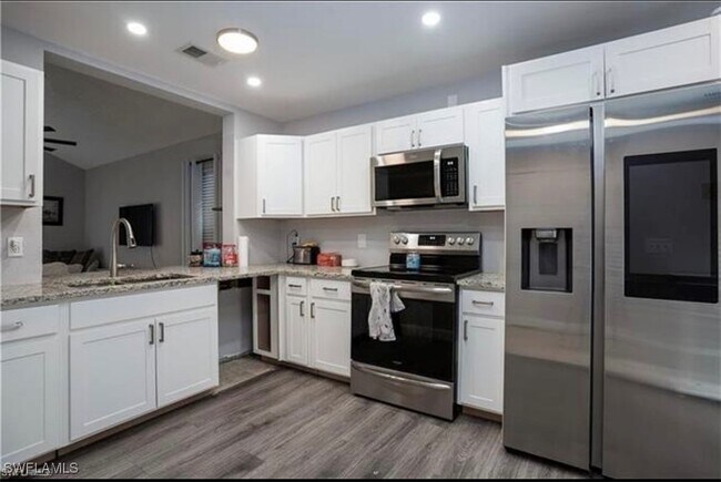Foto del edificio - 17430 Dumont Dr