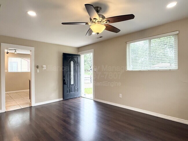 Building Photo - 1724 Armstrong Ave