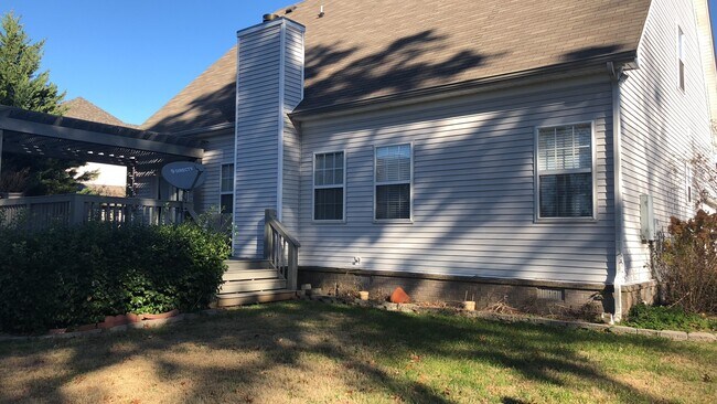 Foto del edificio - 3 BEDROOM with BONUS,  2.5 Bath, SIDE ENTRY GARAGE