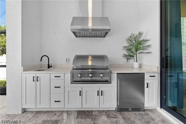 Foto del edificio - 551 97th Ave N