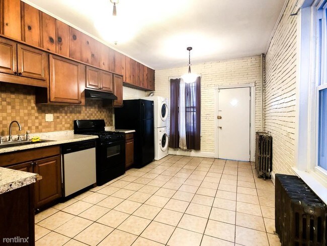 Building Photo - 4 br, 1 bath Townhome - 116 S 51st St