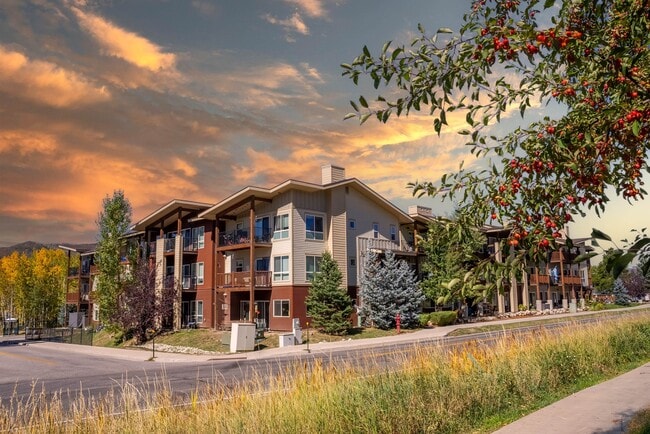 Building Photo - Skiview Place Apartments