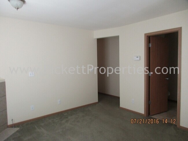 Building Photo - 3 Bedroom in Bremerton close to PSNS and NBK