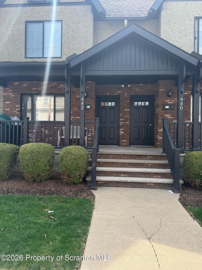 Foto del edificio - 442 Larch St