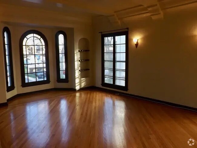 Building Photo - 1220 S Sherbourne Dr