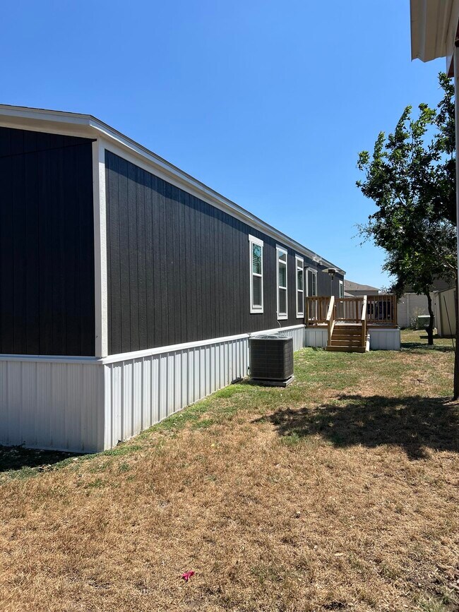 Building Photo - 7500 Paradise Rd