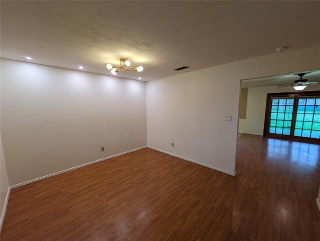 Foto del edificio - 715 Lakeside Dr