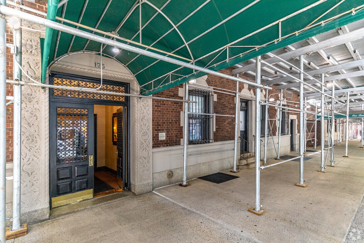 Building Photo - 175 E 79th St