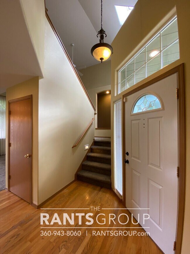 Building Photo - 3 br, 2.5 bath House - 3220 Horse Haven St SE