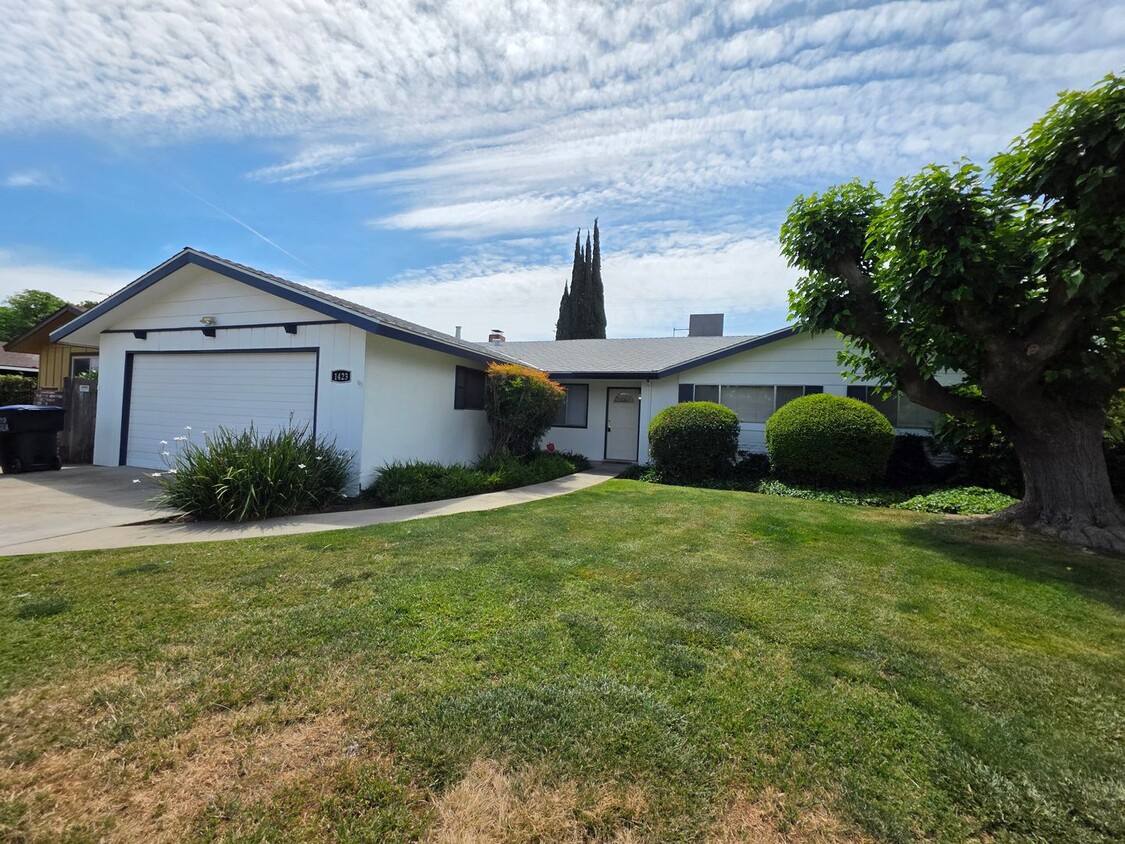 Primary Photo - 1423 W Cambridge Ave