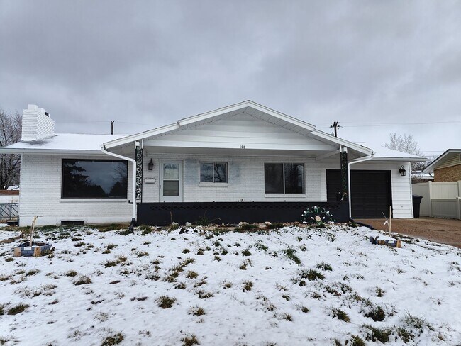 Foto del edificio - Charming 4 Bed/1.5 Bath Home!