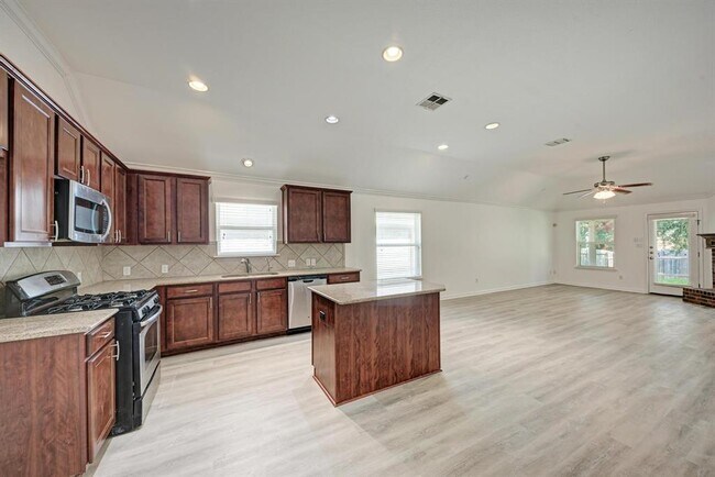 Building Photo - 261 Mystic Hollow