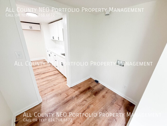 Building Photo - 560 Trevitt St