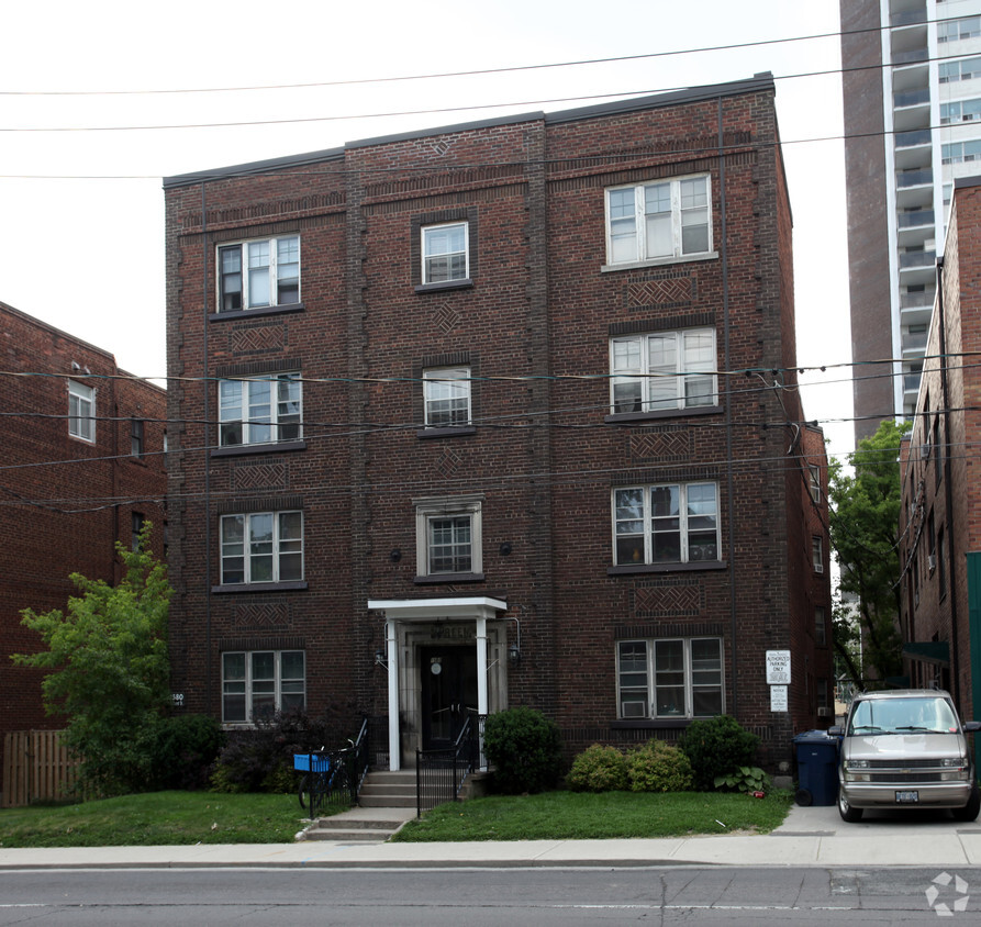 Primary Photo - 1580 Bathurst St