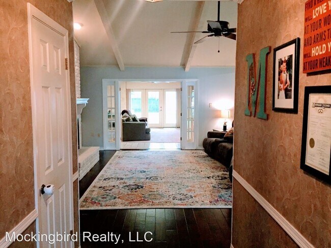 Foto del edificio - 3 br, 2 bath House - 609 Rock Hollow