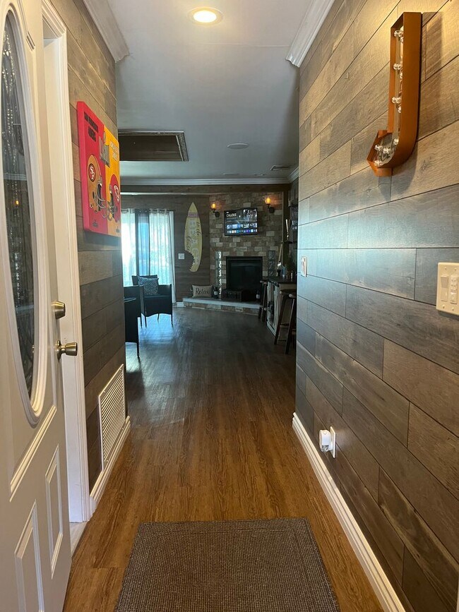 Foto del edificio - 3bdr 2 bth in Spring Valley Lake- LAKE HOME