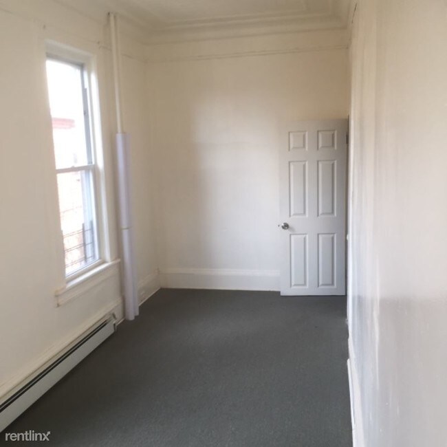 Foto del edificio - 633 E 241st St