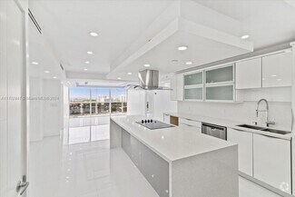 Building Photo - 20515 E Country Club Dr
