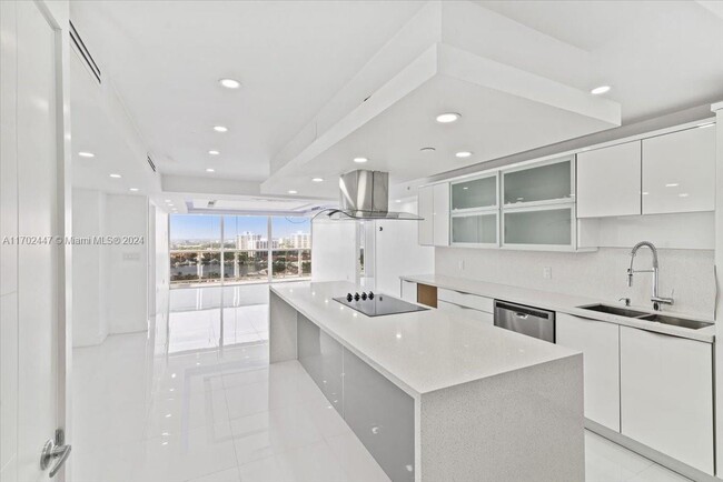 Building Photo - 20515 E Country Club Dr