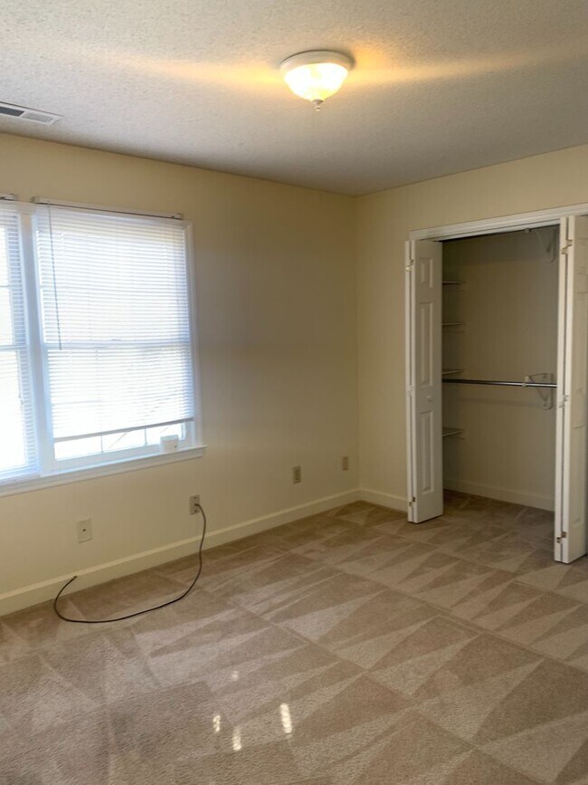 Foto del edificio - 5520-A Kaplan Drive ~ 2 bedrooms with wash...