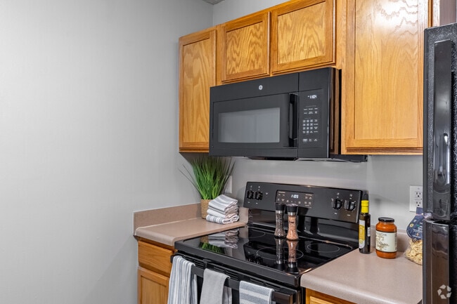 3BR, 3BA - 1256SF (Classic Furnished) - The Deryn Apartments