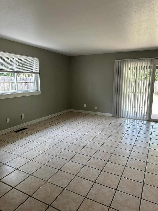 Photo - 220 W Ridge Rd House