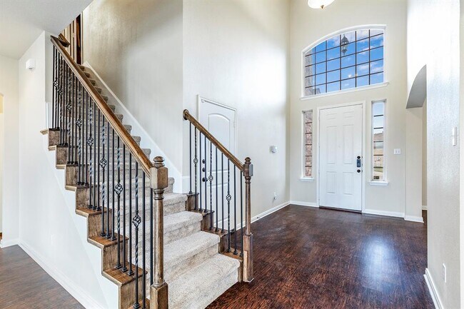 Building Photo - 7905 Northgate Lp