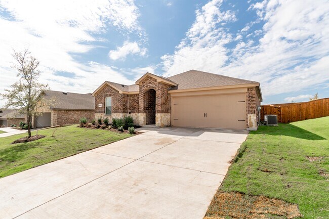 Building Photo - 3310 Sandstone Dr