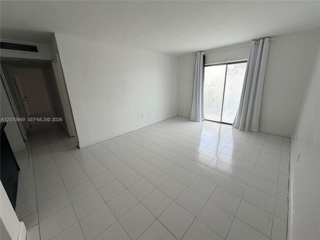 Foto del edificio - 4301 NW S Tamiami Canal Dr