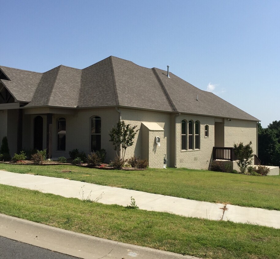 Foto del edificio - Beautiful home in Gated Subdivision