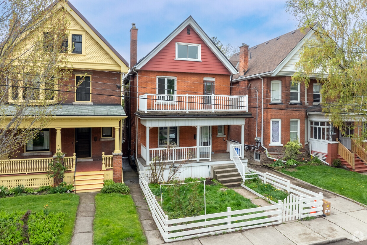 Primary Photo - 62 Holton Avenue South