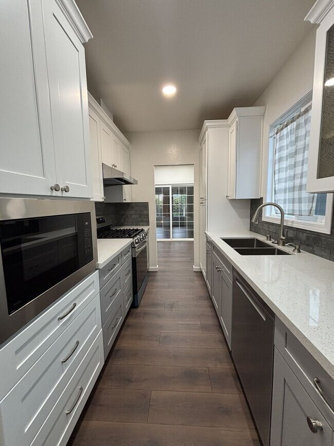 Building Photo - Charming 3 Bedroom, 2 Bathroom Home for rent in Newark