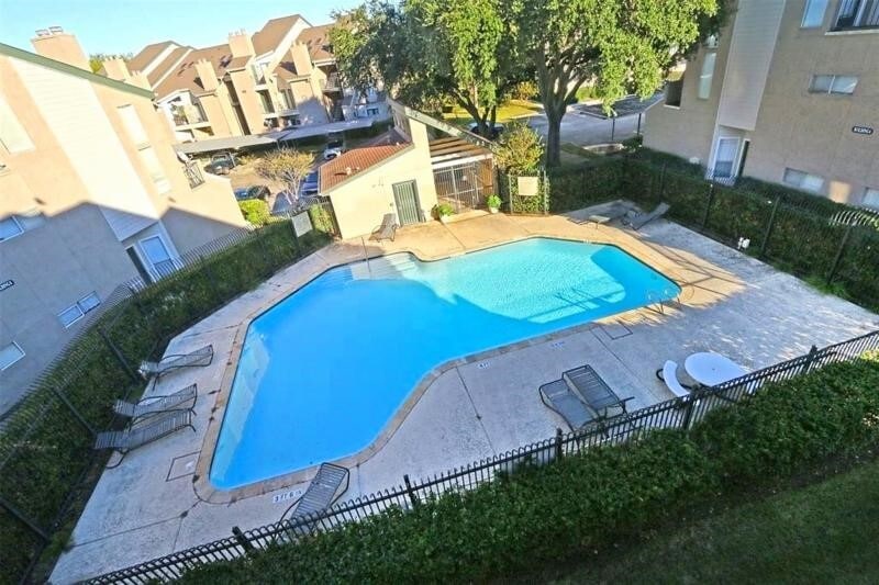 Primary Photo - 10855 Meadowglen Ln