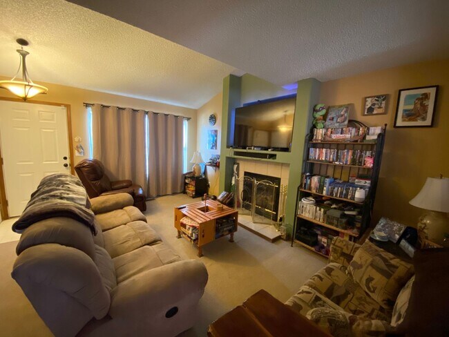 Foto del edificio - Cozy 3 Bed 3 Bath Home Just Minutes From N...