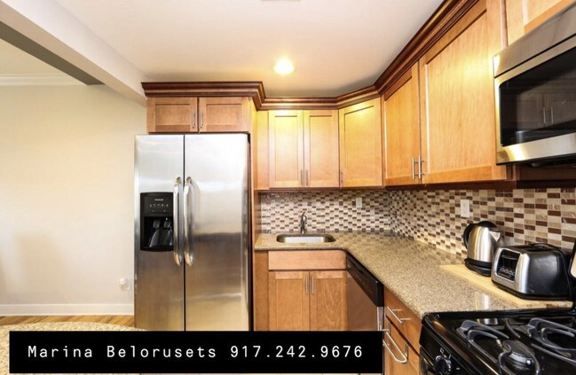 Building Photo - 3165 Emmons Ave