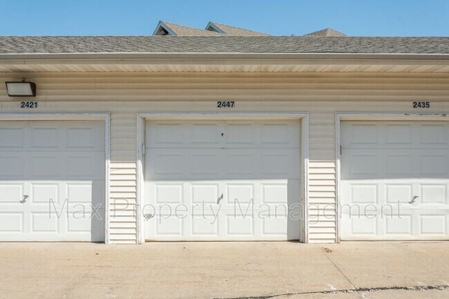 Building Photo - 2447 Patricia Dr