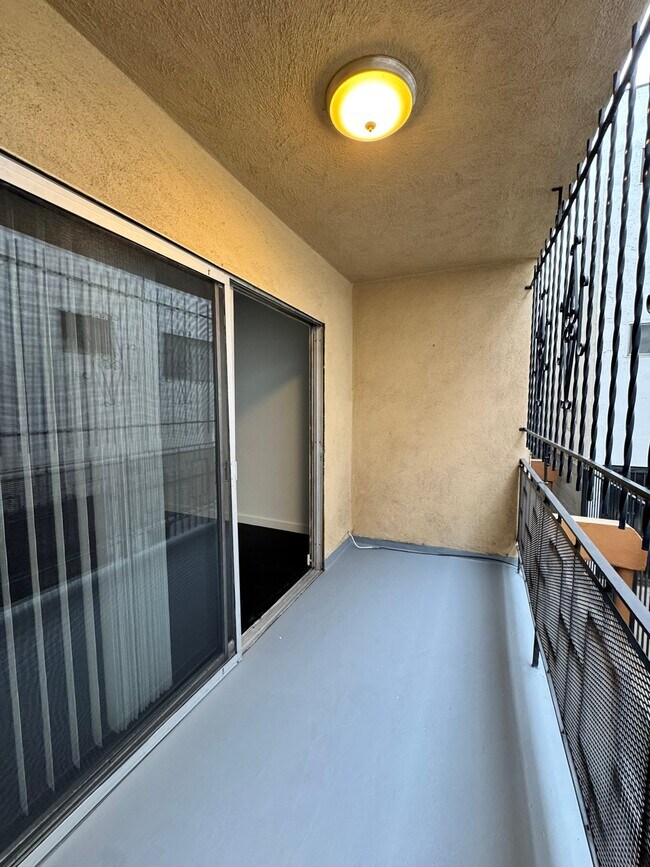 Foto del edificio - 7530 Fountain Ave