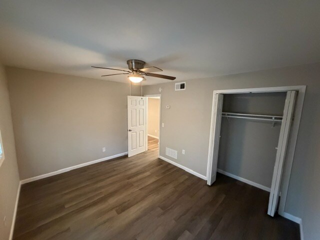 Foto del edificio - Room in Apartment on Gresham Park Dr