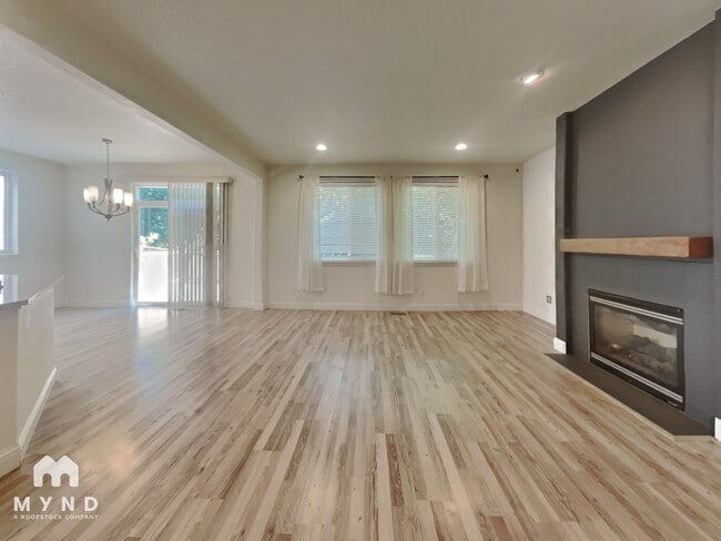 Building Photo - 4698 NE Beaumead Ln