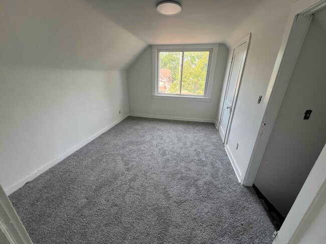 Foto del edificio - 12320 Saywell Ave