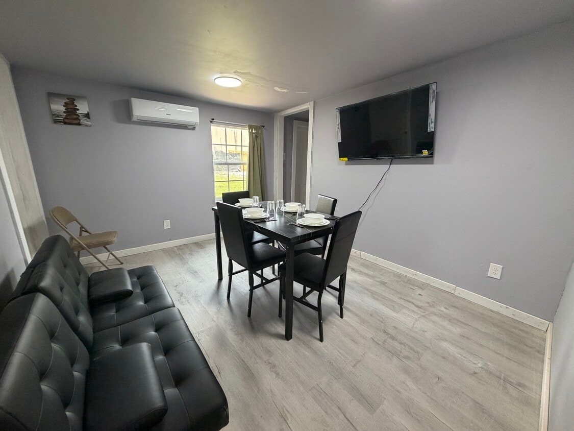 Photo - 714 SW Dallas St (Grand Prairie, TX)