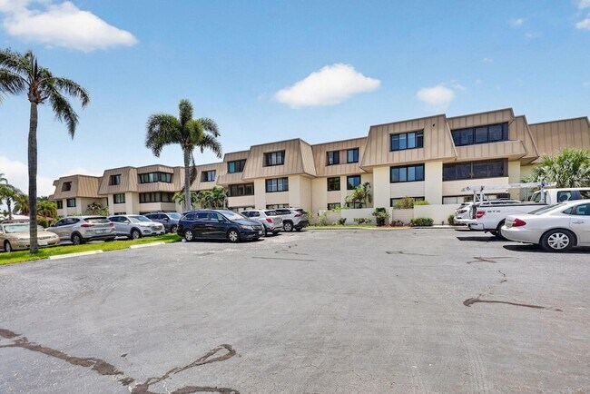 Foto del edificio - 1800 SE St Lucie Blvd