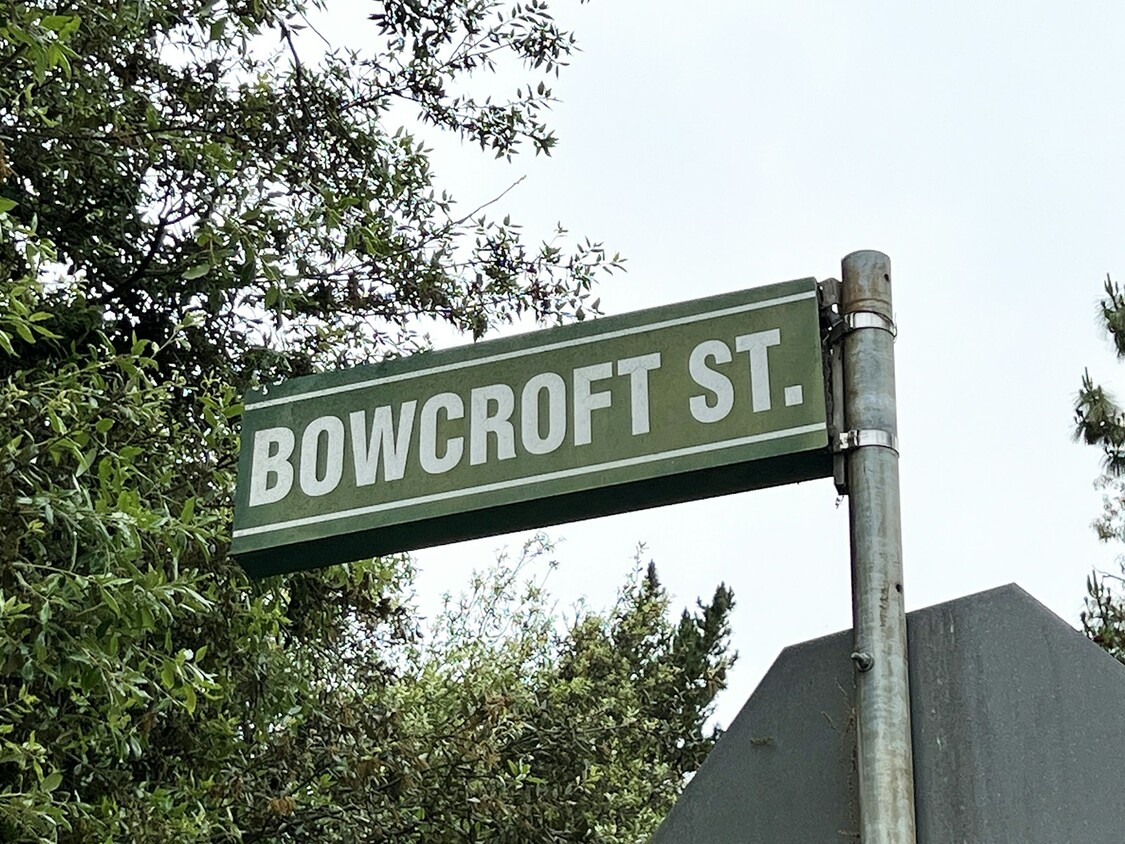Foto principal - 5811 Bowcroft St