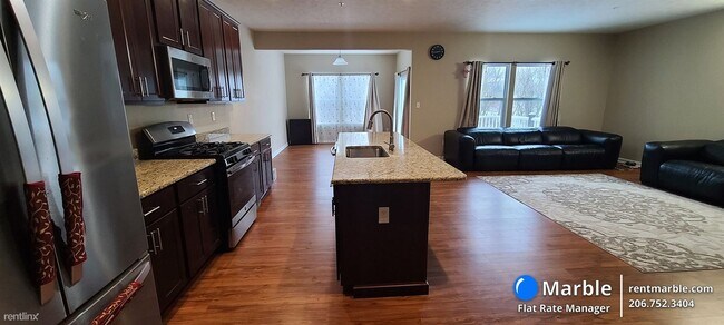 Foto del edificio - 3 br, 2.5 bath Townhome - 214 Lockheed Dr 214