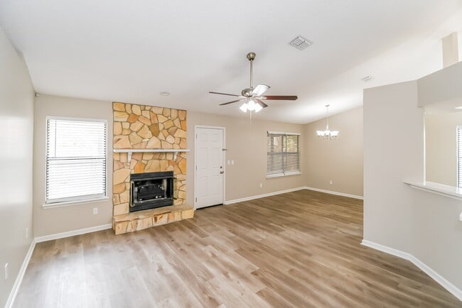 Building Photo - 8431 Moss Pointe Trail N