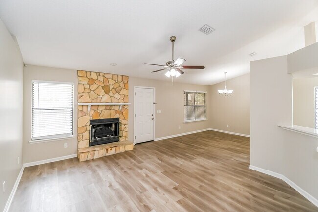 Foto del edificio - 8431 Moss Pointe Trail N