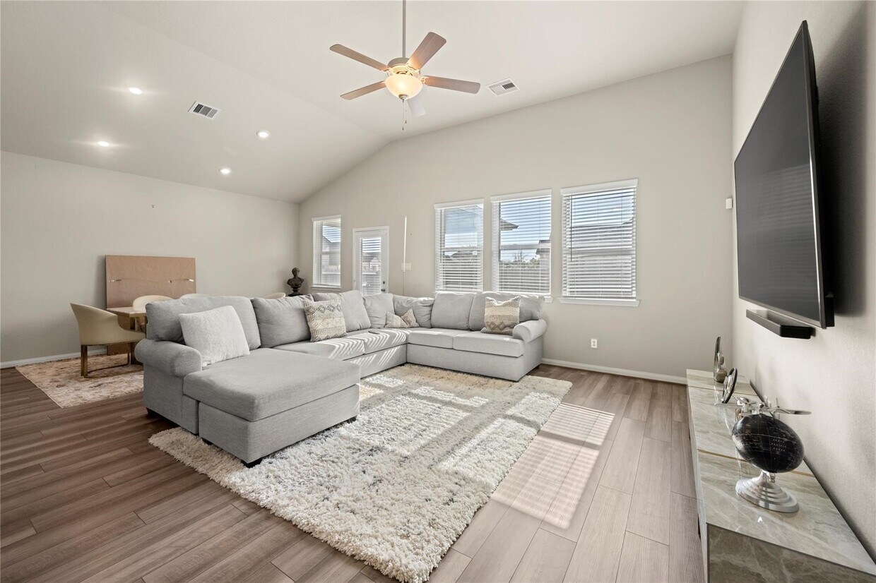 Building Photo - 618 Ellwood Terrace Ln