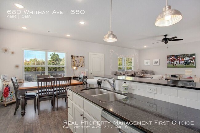 Foto del edificio - 680 Whitham Ave