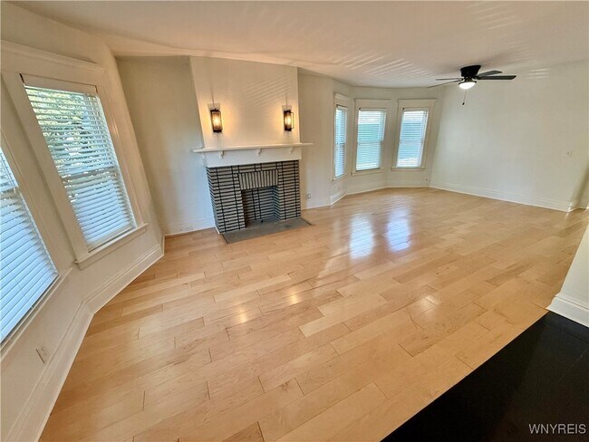 Foto del edificio - 95 Inwood Pl